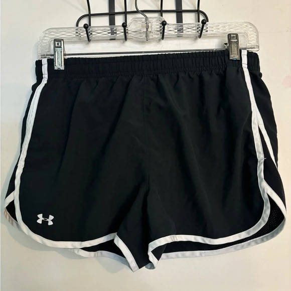 Under‎ Armour heat gear women’s size medium running shorts with liner - Picture 1 of 5
